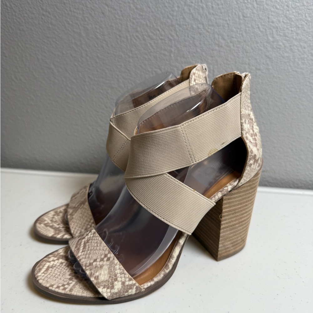 Dolce Vita Size 9 Biliana Python Cross Strap Stretch Block Heel Sandals